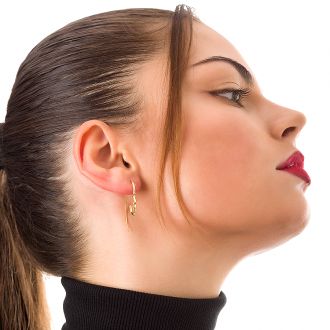 Oxzen σκουλαρίκια κρίκοι ασημένιοι 925 σε χρυσό πρόσωπο γυναίκας